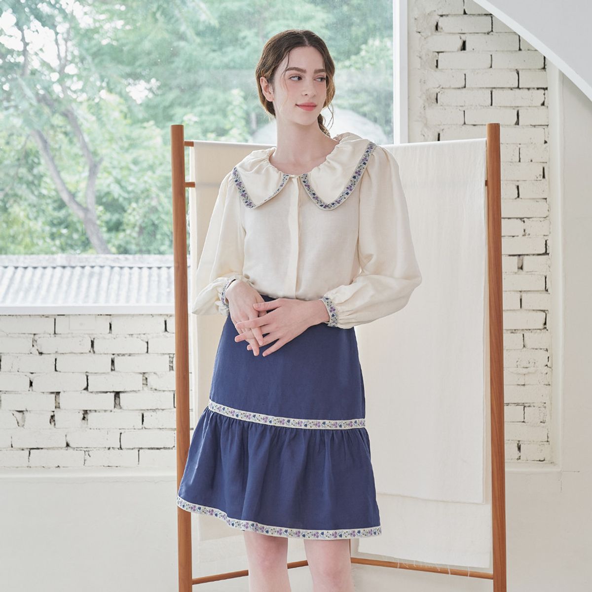 제이올(J-ALL) 엘레나 린넨 블랜드 미니 스커트