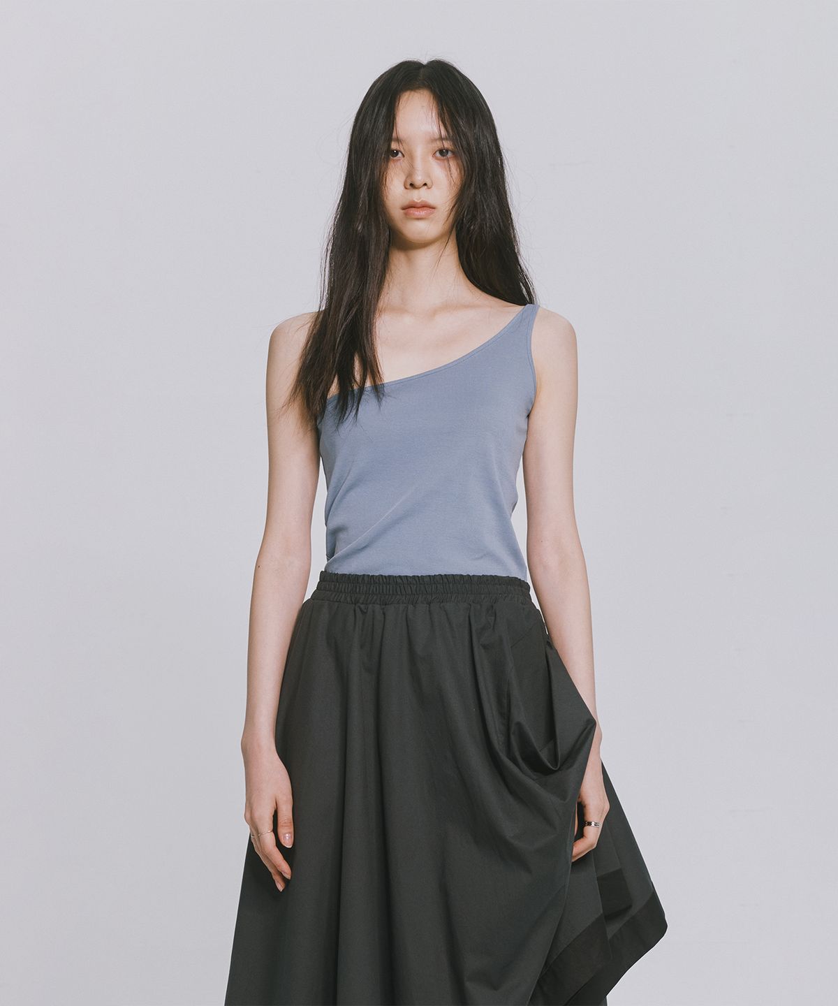 모노포비아(MONOPHOBIA) ONE SHOULDER CROP TOP BLUE