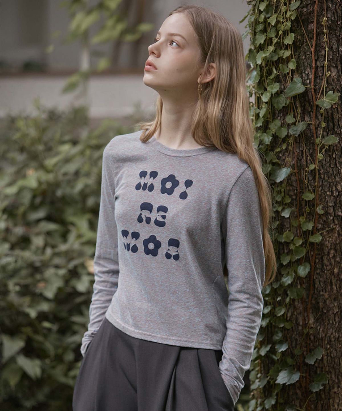 무아르모아(MOIREMOA) Flower Slab Tee-blue