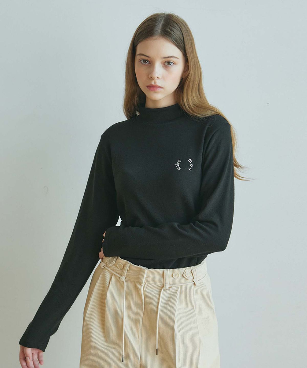 무아르모아(MOIREMOA) Basic angora turtleneck-black