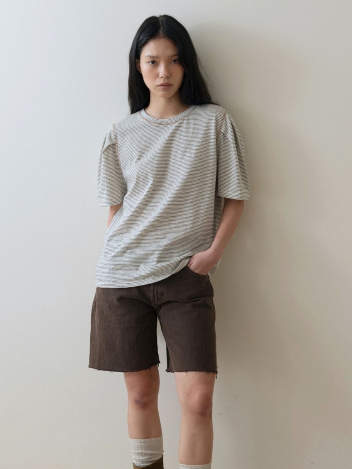 어나우트(UNNOUT) VOLUME SLEEVE STRIPE T-SHIRT - IVORY