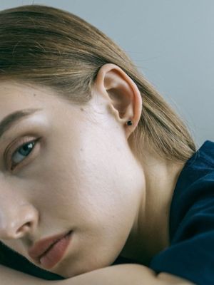 (4mm) 큐빅 귀걸이 - 블랙