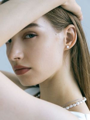 라운드 진주 자개 귀걸이 - 화이트