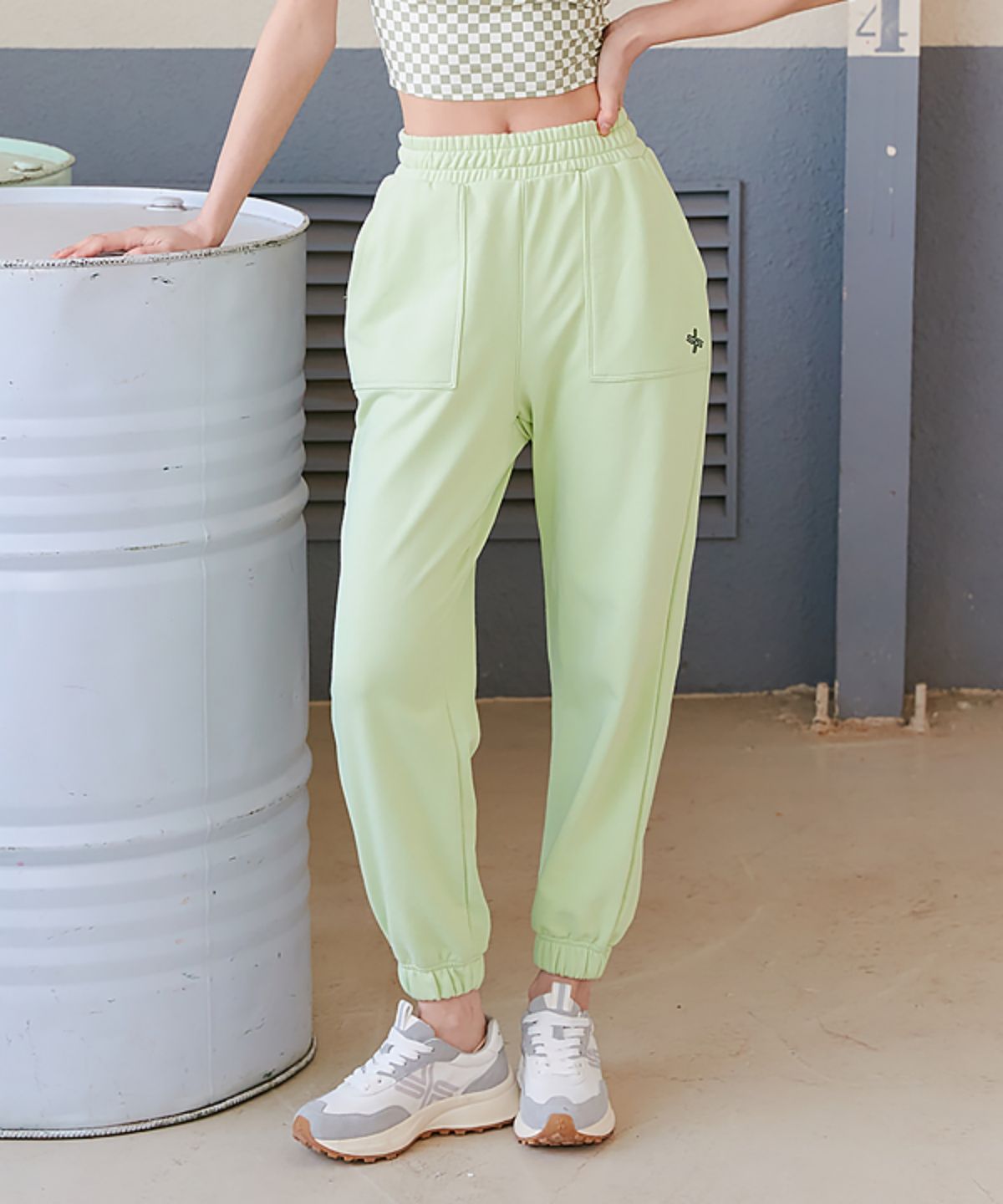 젝시믹스(XEXYMIX) 아웃포켓 조거팬츠 페일릴리
