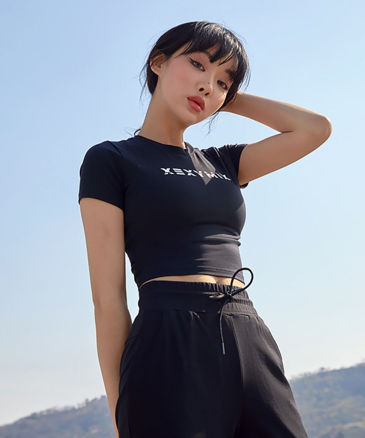 젝시믹스(XEXYMIX) 헤바 크롭탑 블랙
