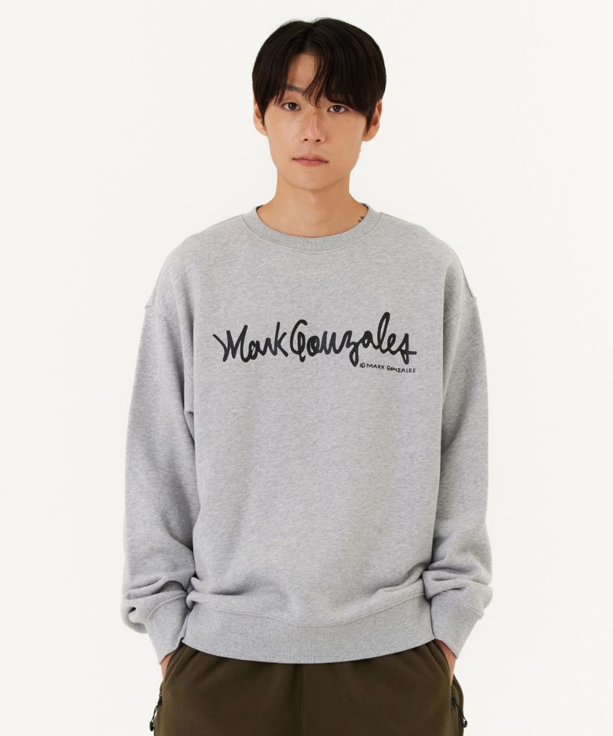 마크곤잘레스(MARK GONZALES) SIGN LOGO OG SWEATSHIRT - M/GREY