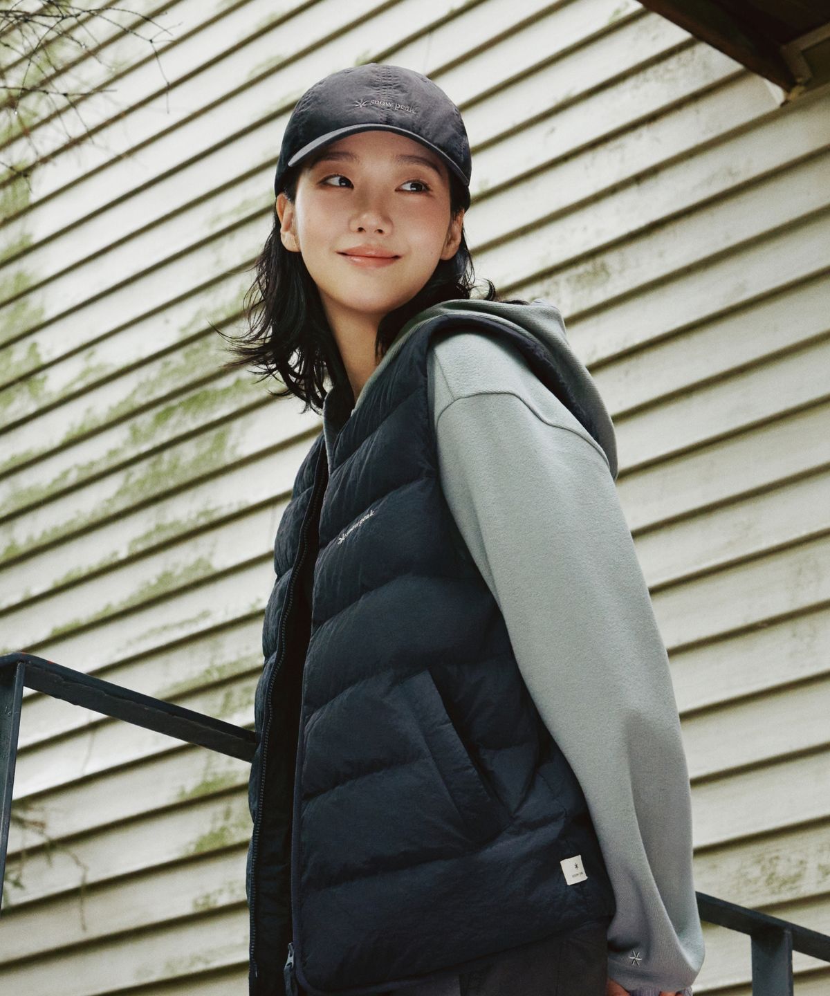스노우피크 어패럴(SNOWPEAK APPAREL) 랜드 여성 경량 다운 베스트 (S26WWGDV61) Black