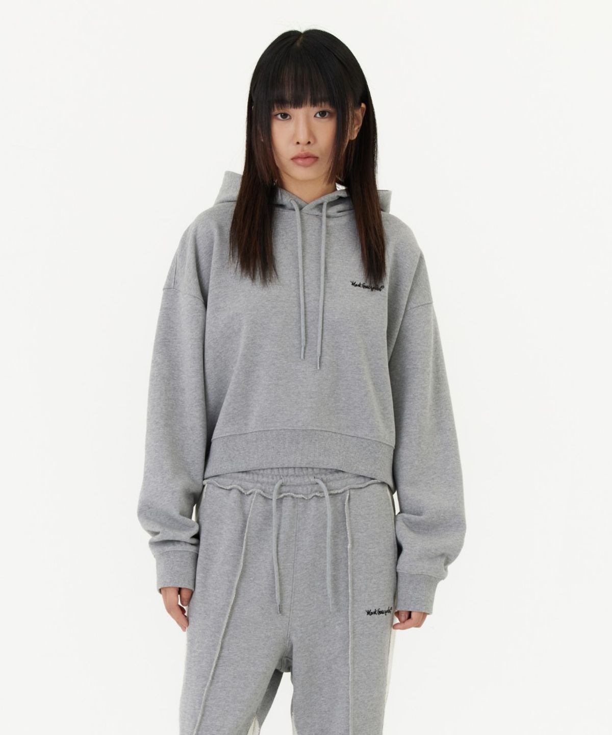 마크곤잘레스(MARK GONZALES) WOMENS SIGN LOGO OG CROPPED SWEAT HOODIE - M/GREY