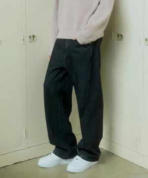 Curved Diagonal Dyeing Denim Pants_Washed Black