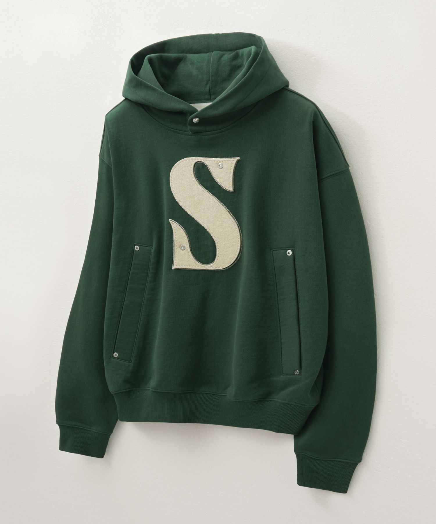 Stray Kids 着用★SATUR★Rivet Applique Pocket Logo Hoodie Stray Kids 着用☆SATUR☆Rivet Applique Pocket Logo Hoodie