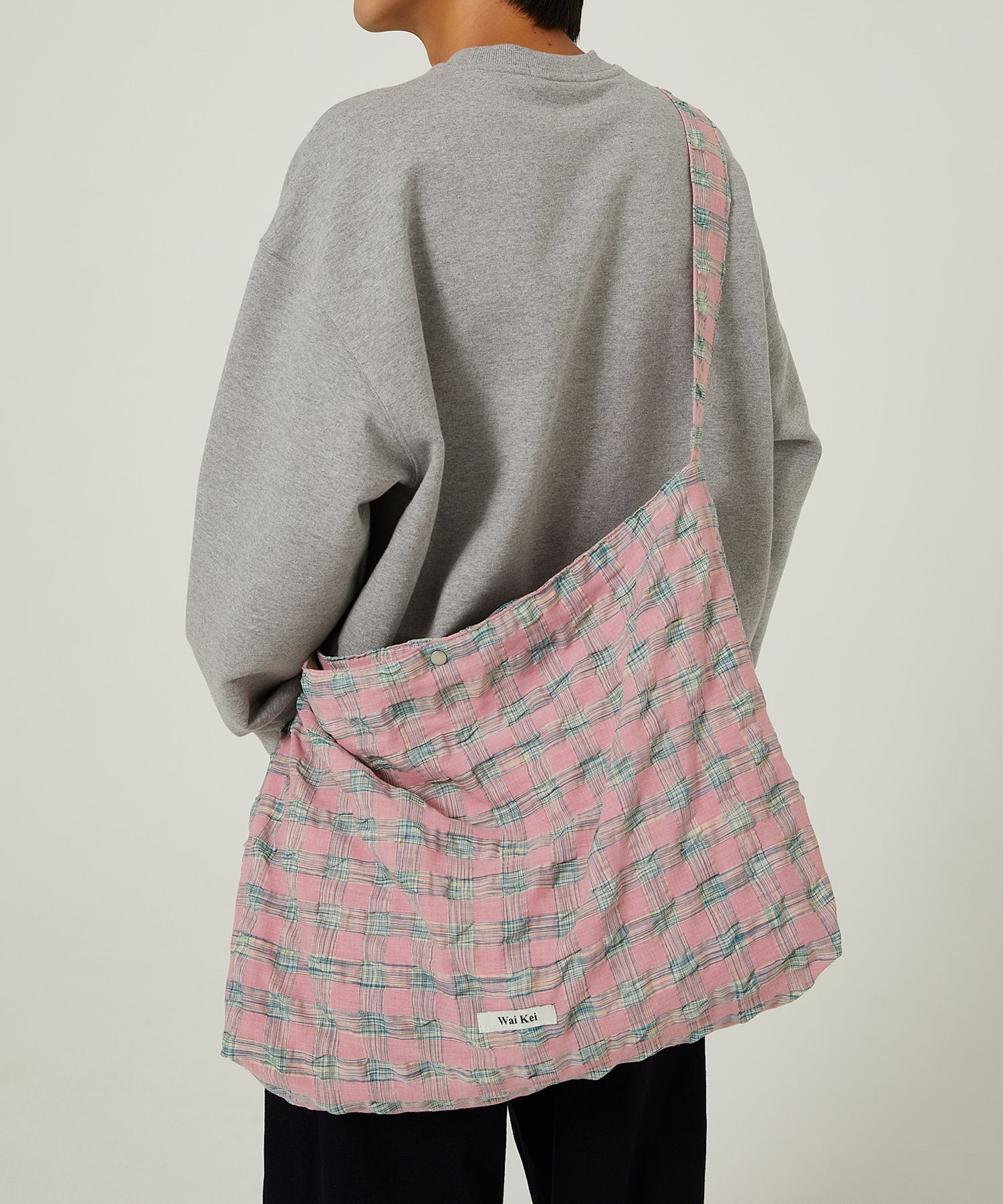 MUSINSA公式 | WAI KEI check crossbody bag pink