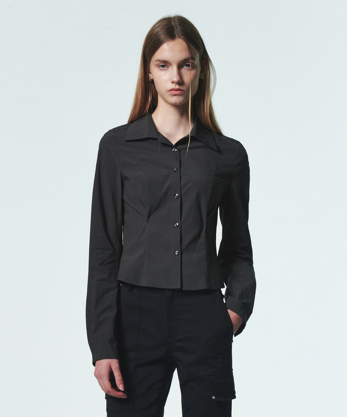 커렌트(CURRENT) PINTUCK DETAIL FITTED SHIRT [CHARCOAL]