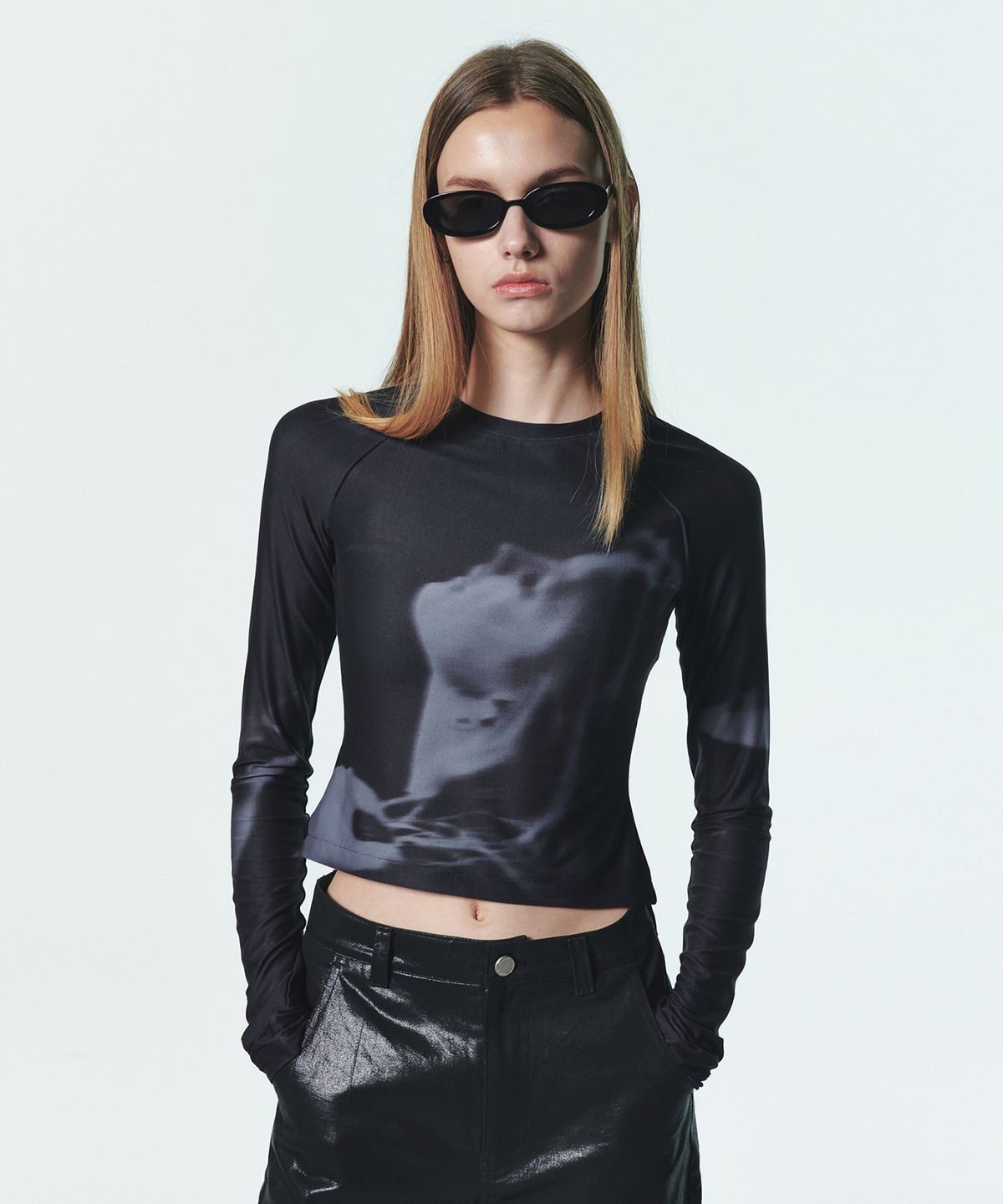 커렌트(CURRENT) SENSUAL WOMAN GRAPHIC TEE [BLACK]