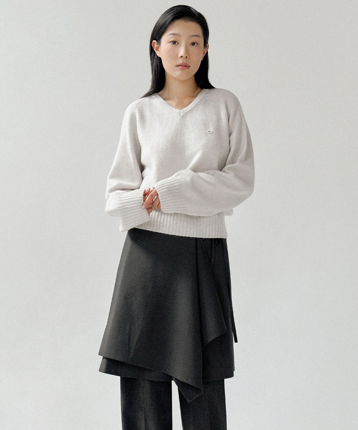 앤니즈(ANDNEEDS) Powder v-neck knit (silver gray)