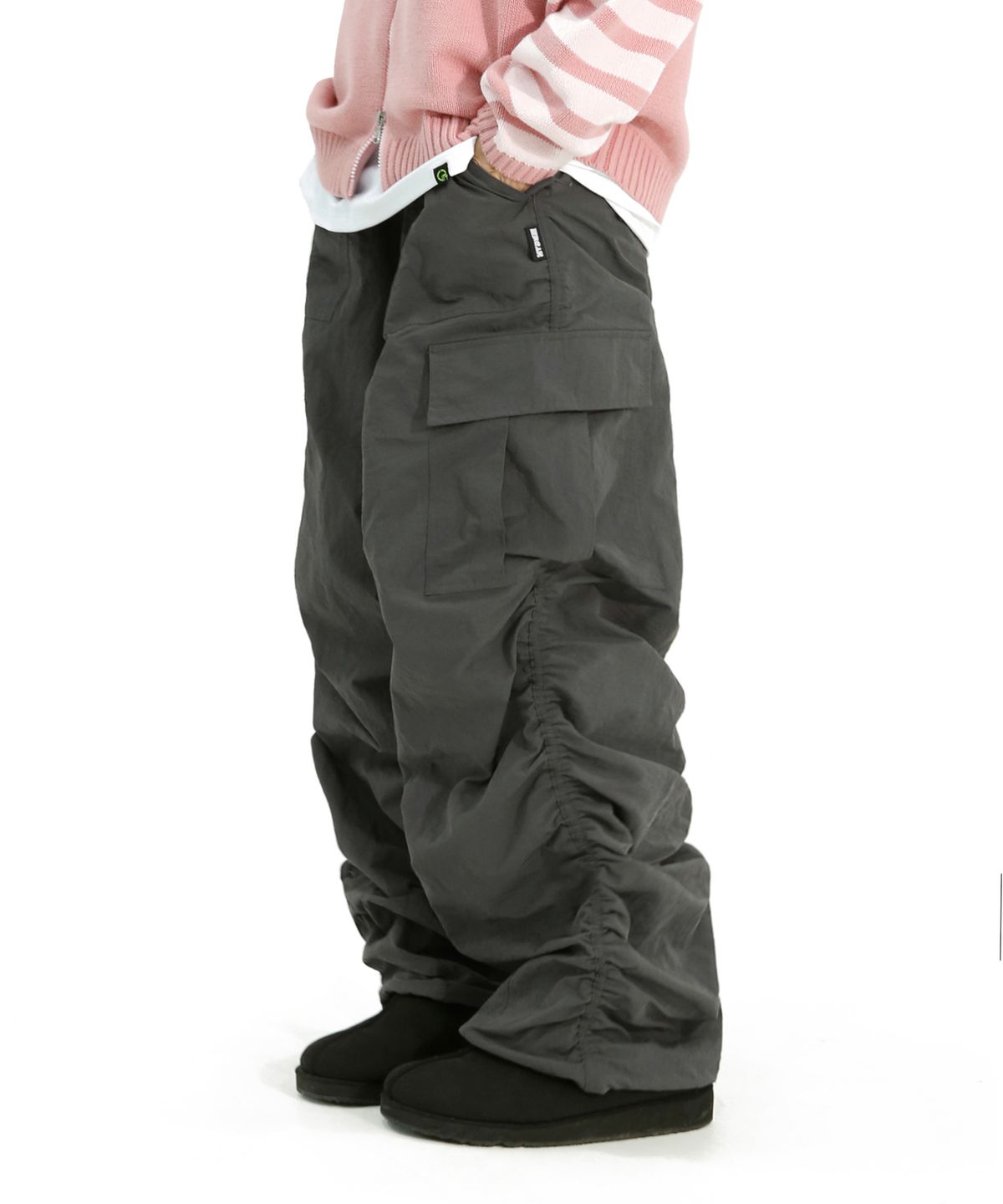엑스톤즈(XTONZ) XP127 셔링 카고 팬츠 (CHARCOAL)