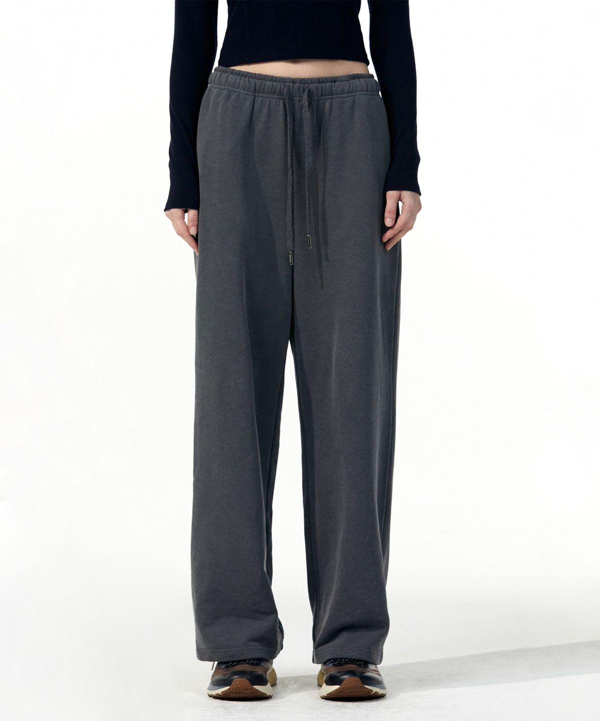 우알롱(WOOALONG) Signature pigment wide pants - CHARCOAL GREY