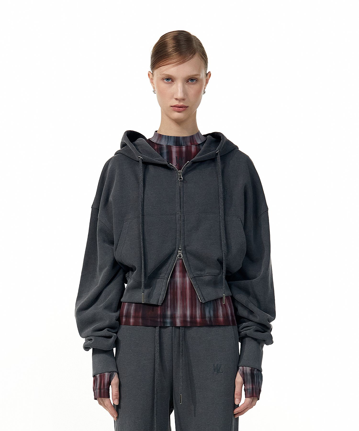MUSINSA | WOOALONG Signature pigment crop hood zip-up