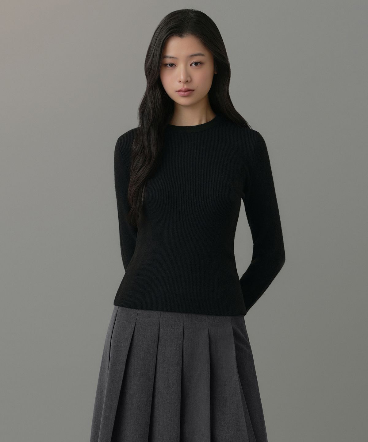 무신사 스탠다드 우먼(MUSINSA STANDARD WOMAN) 우먼즈 리브드 슬림 크루 넥 니트 [블랙]