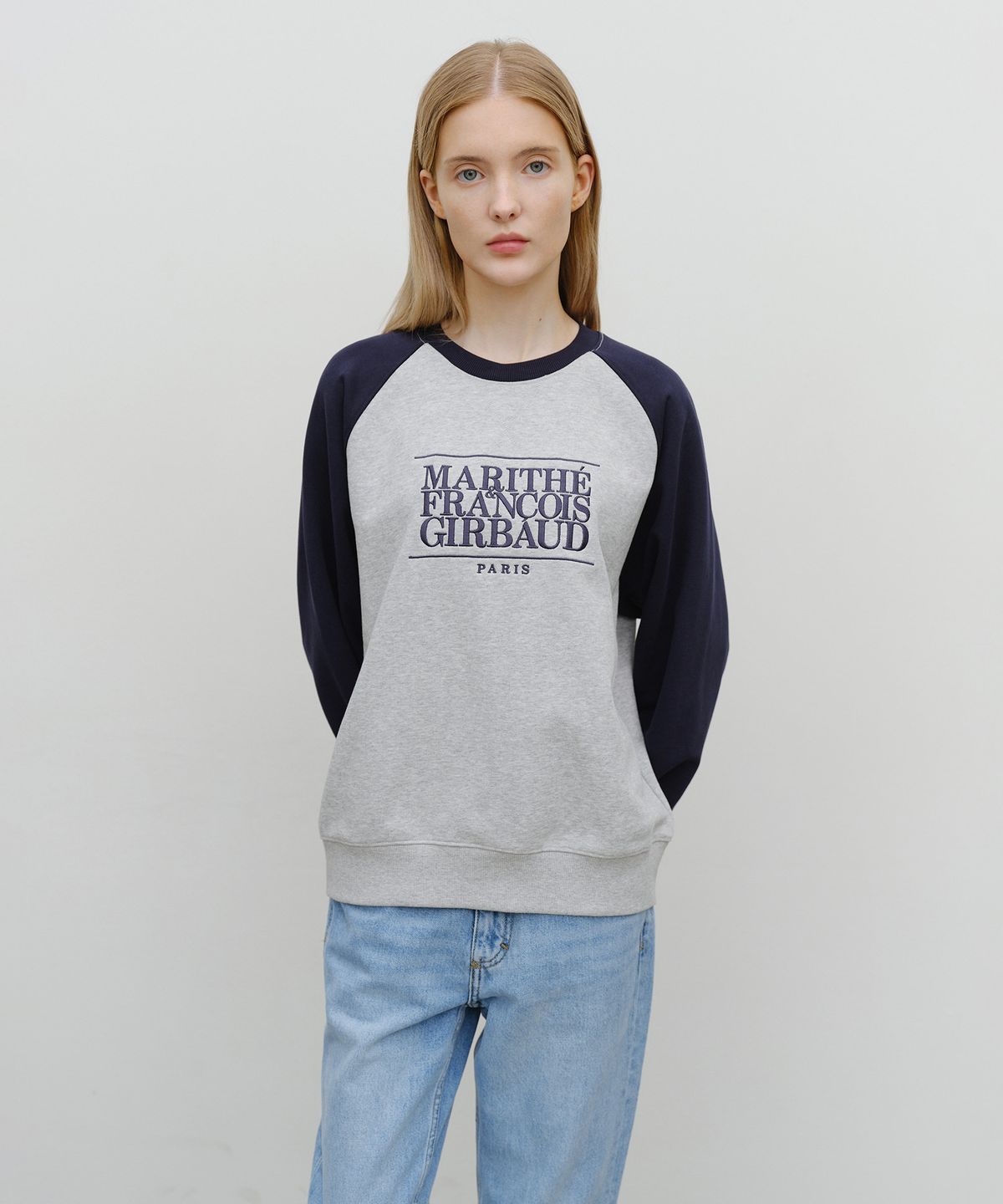 마리떼 프랑소와 저버(MARITHÉ + FRANҪOIS GIRBAUD) CLASSIC LOGO COLOR BLOCK RAGLAN SWEATSHIRT navy