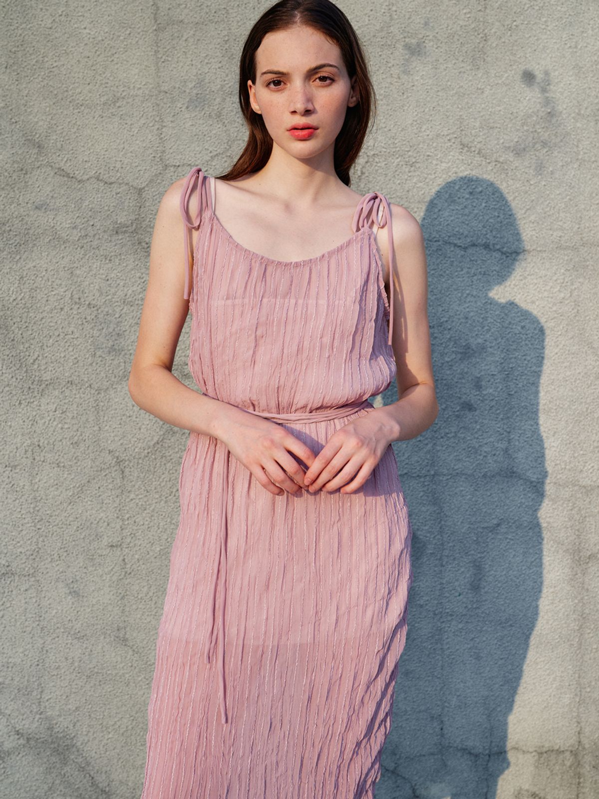 쏘리, 투 머치 러브(SORRY, TOO MUCH LOVE) Rosalie Pleats Chiffon Dress_Pink