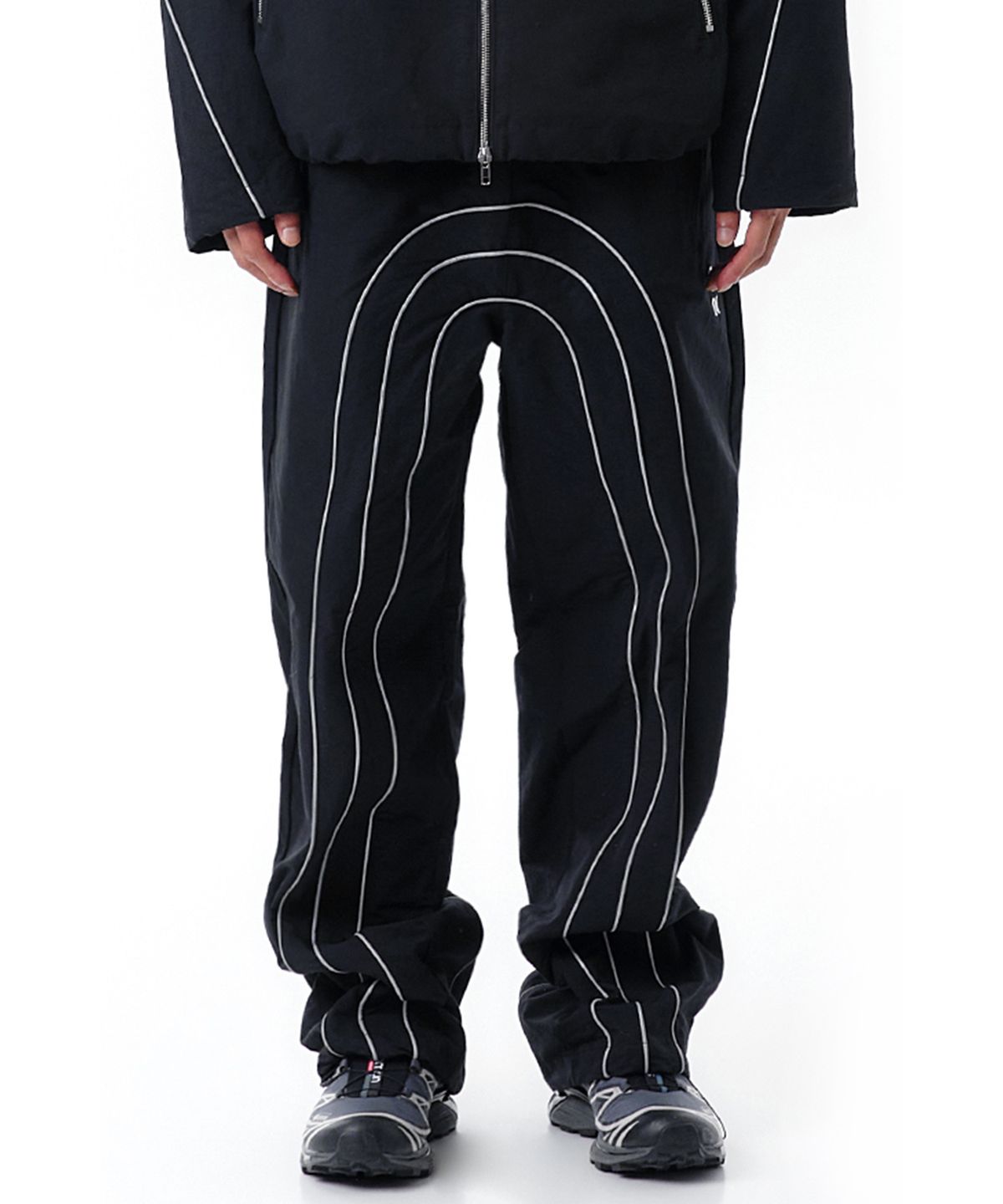 오픈야드(오와이)(OPENYARD(OY)) PIPING CURVE LINE TRACK PANTS-BLACK