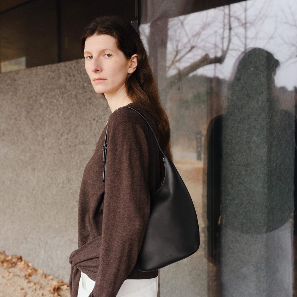로서울(ROH SEOUL) Medium Around hobo bag Black - 사이즈 & 후기