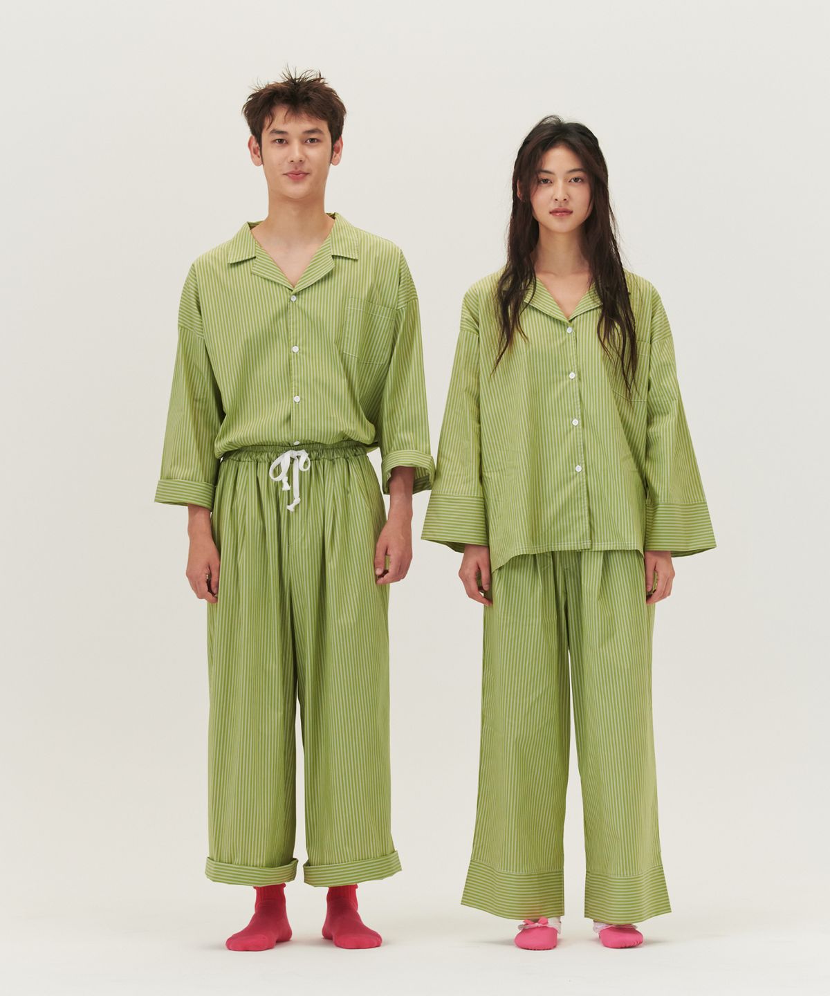 오끼뜨(OGGITT) (uni)도미토리 티킹 스트라이프 파자마 올리브