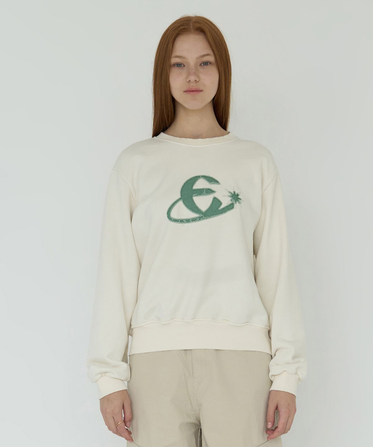 엘리오티(ELLIOTI) Essential Logo Sweatshirts_Cream