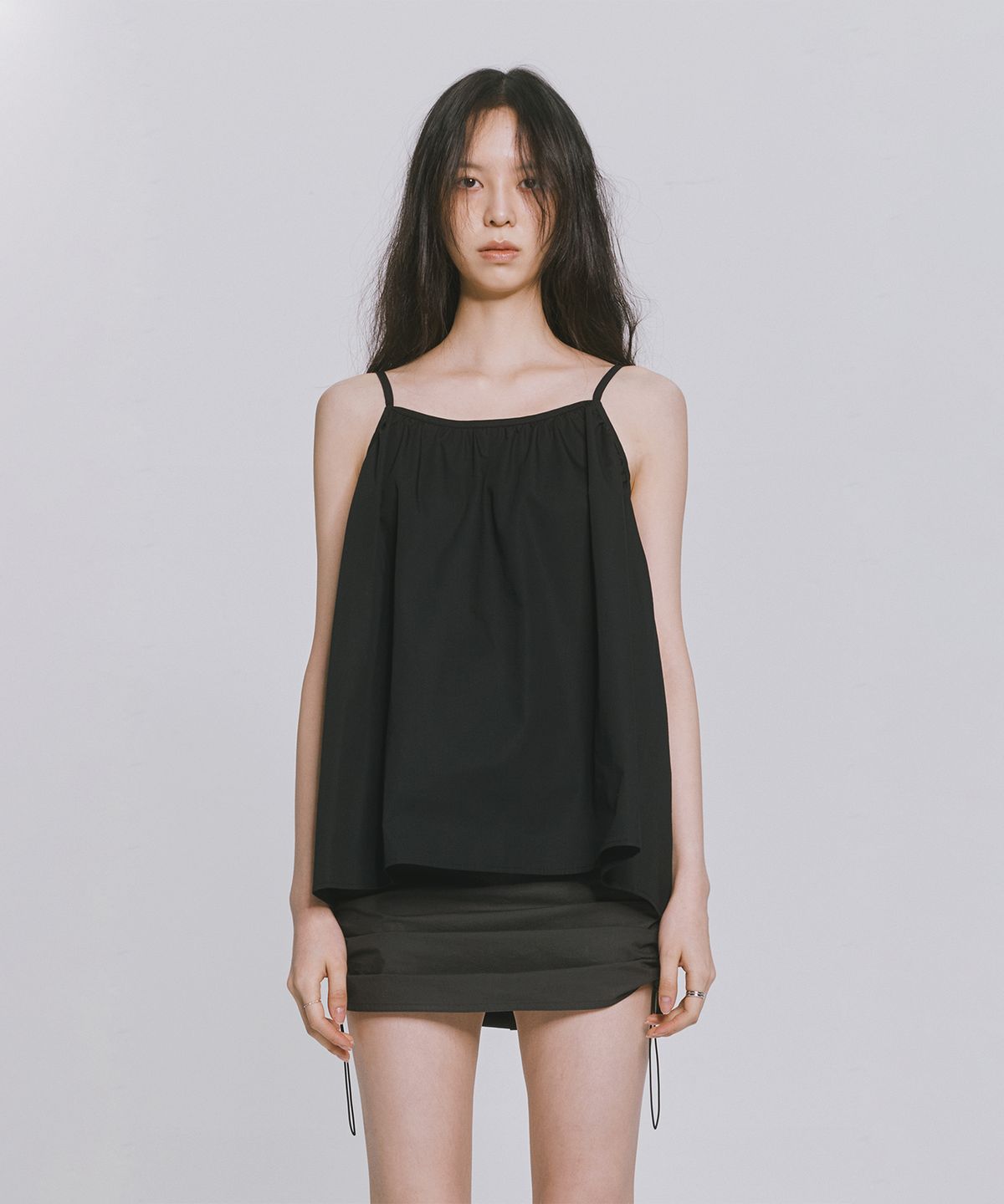 모노포비아(MONOPHOBIA) TIE BACK STRING CROP TOP BLACK