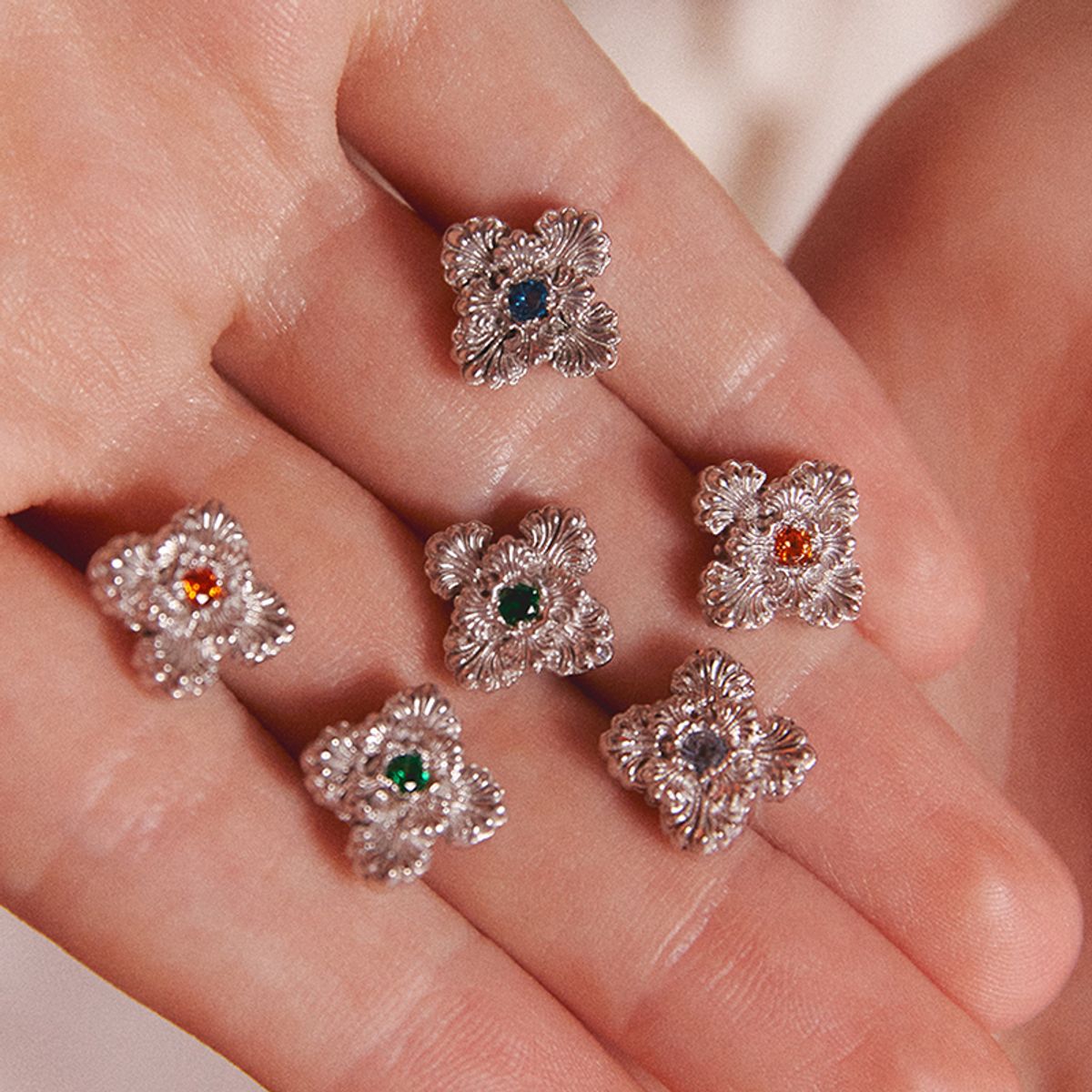 스쿠도(SCUDO) shell flower stone earring [1set]