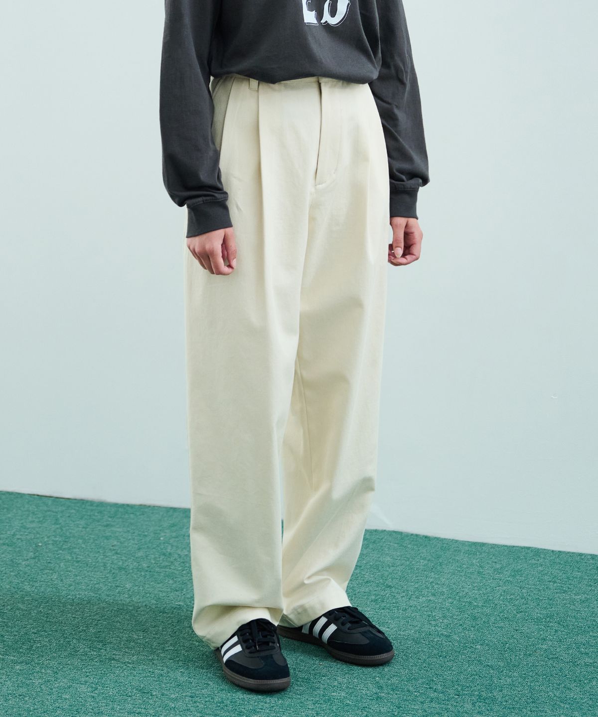 유니폼브릿지(UNIFORM BRIDGE) two tuck chino pants(womens) ivory