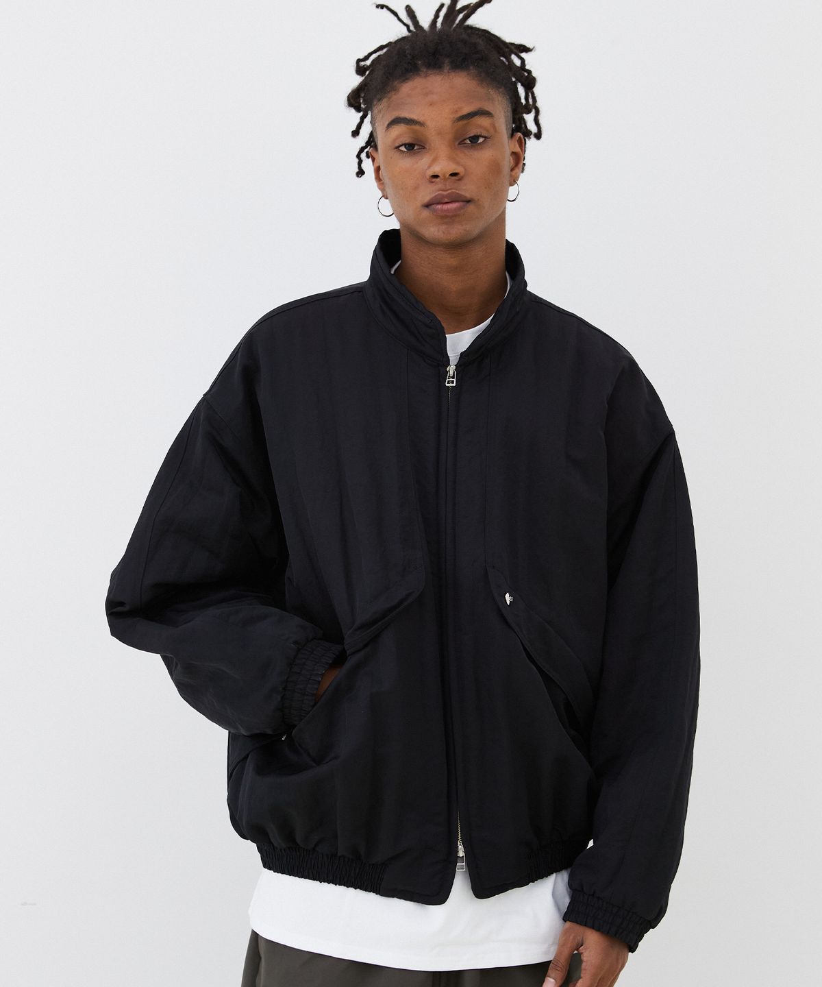 이에이(IEY) WIRE COLLAR OVERSIZED JUMPER Black