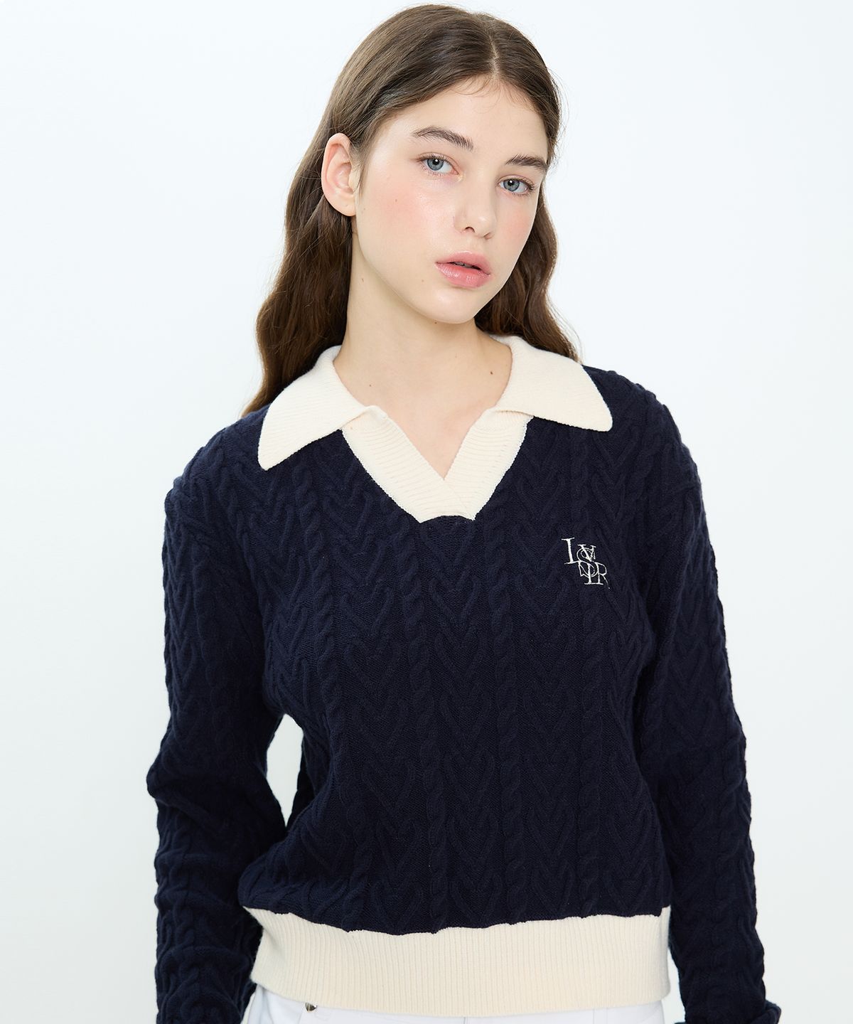 러브이즈트루(LUVISTRUE) CH LOGO COLLAR KNIT(NAVY)