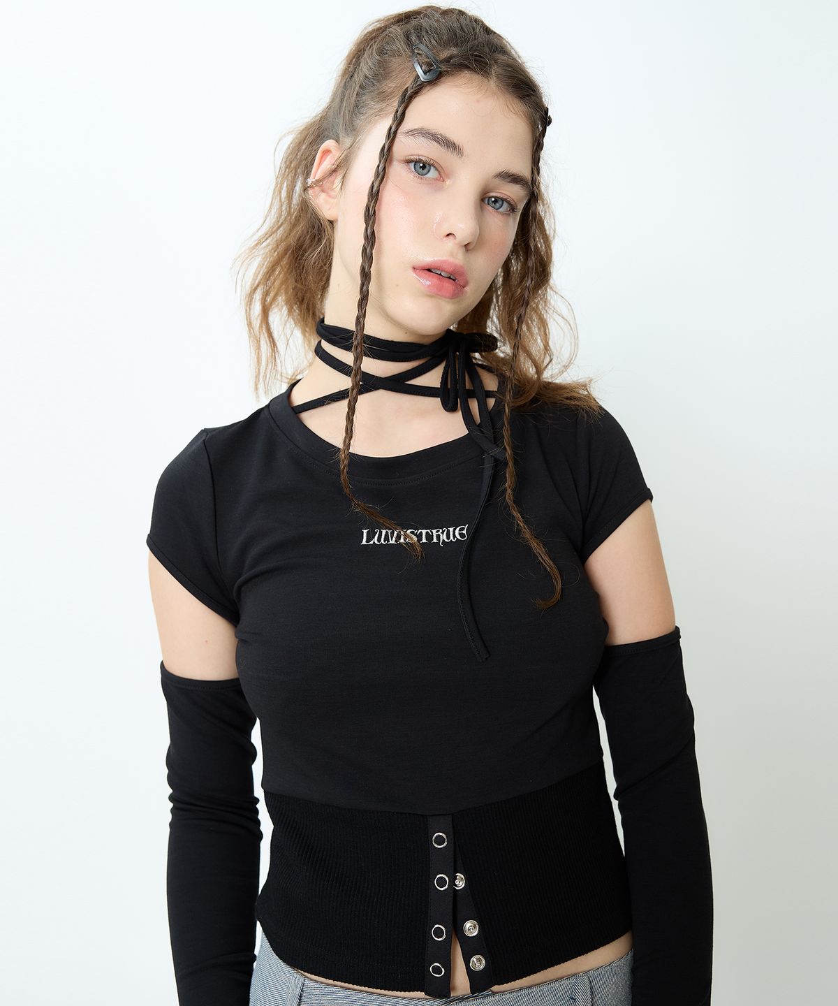 러브이즈트루(LUVISTRUE) CH BUTTON LAYERED TEE(BLACK)