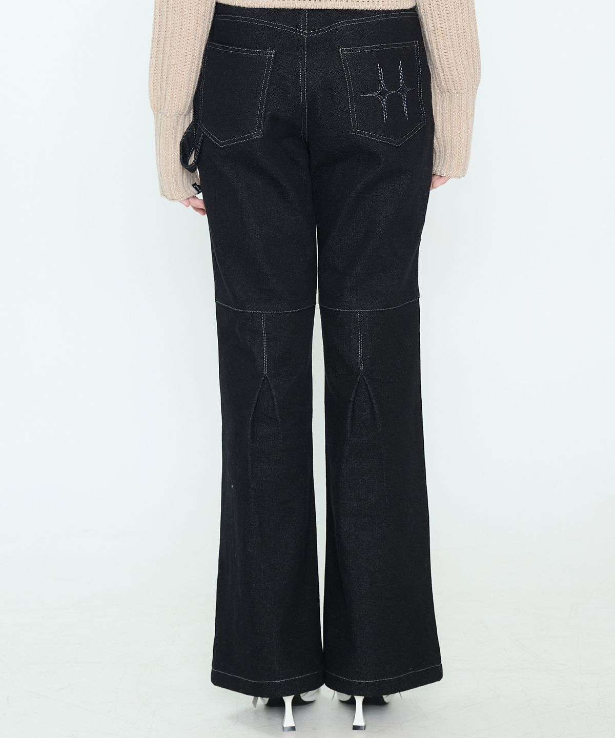 러브이즈트루(LUVISTRUE) CH TUCK BOOTSCUT PANTS(BLACK)