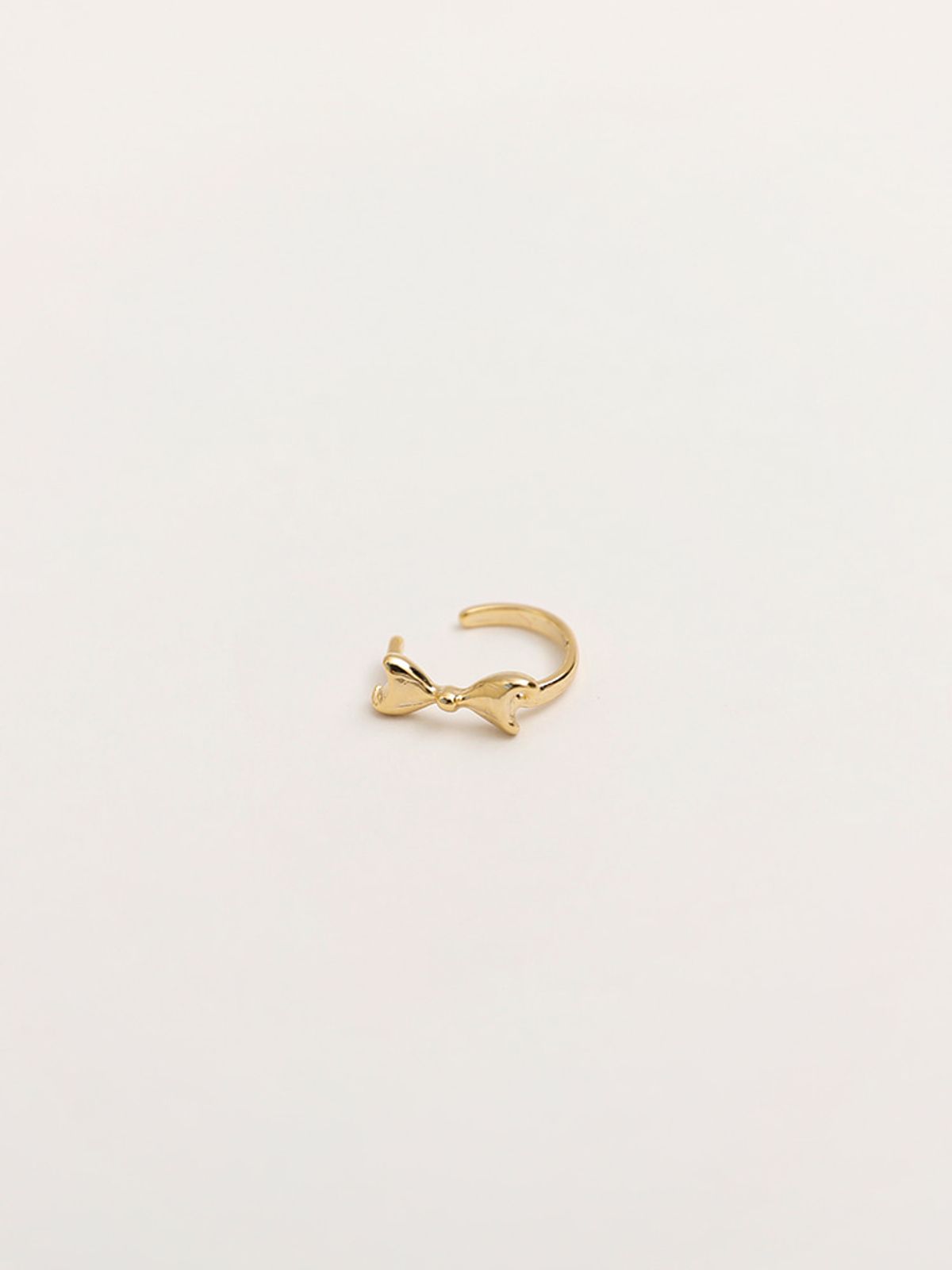 소수(SOSOO) mini ribbon Earcuff 미니 리본 이어커프