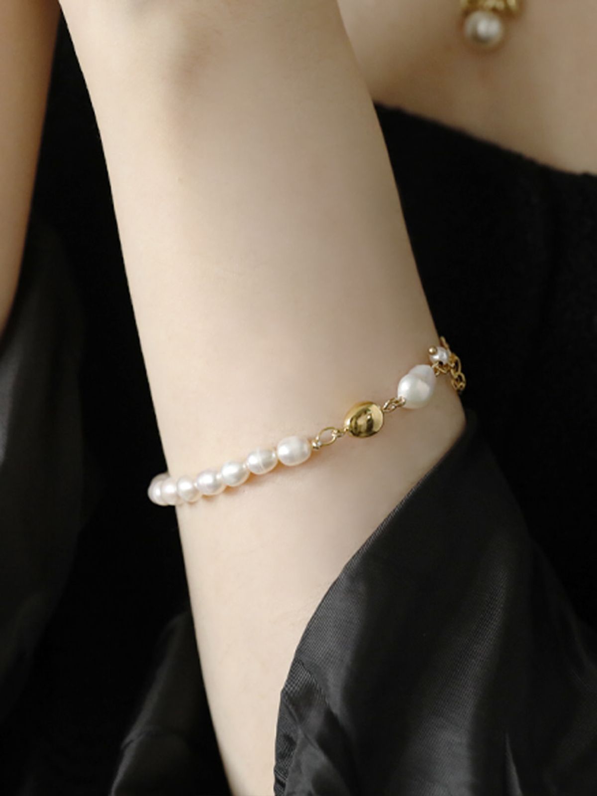 소수(SOSOO) Freshwater Pearl Gold Ball Bracelet 천연 진주 골드 볼 팔찌