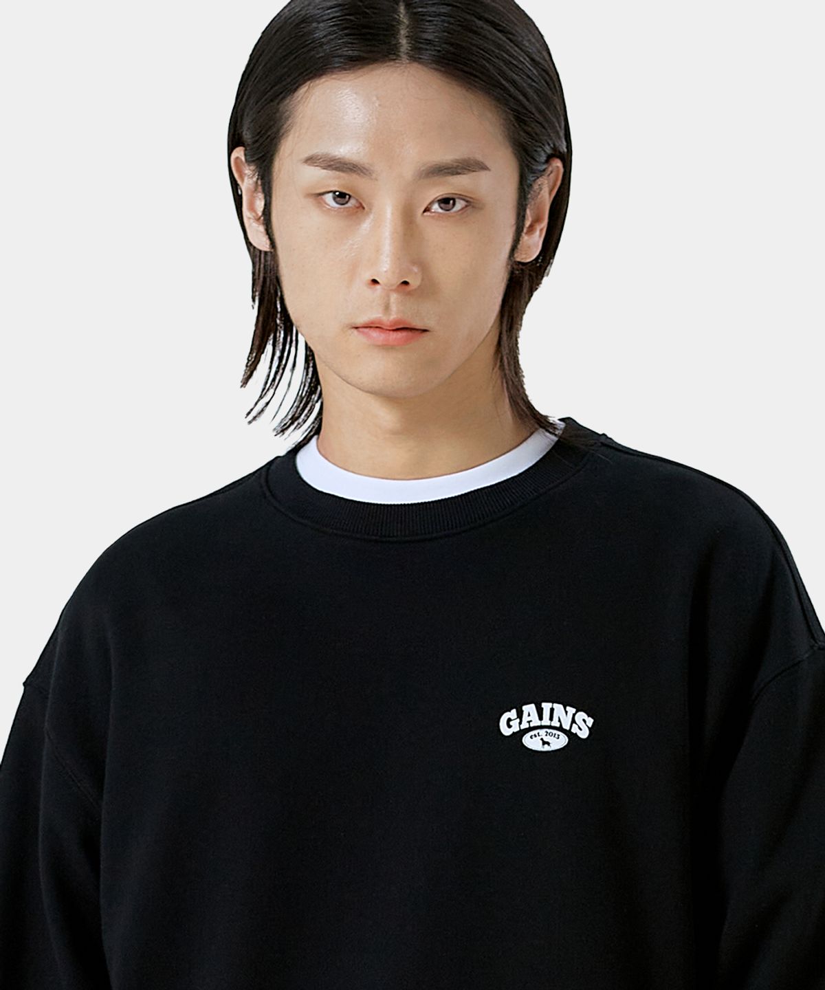 게인스보로(GAINSBORO) 스몰 골든로고 맨투맨_블랙