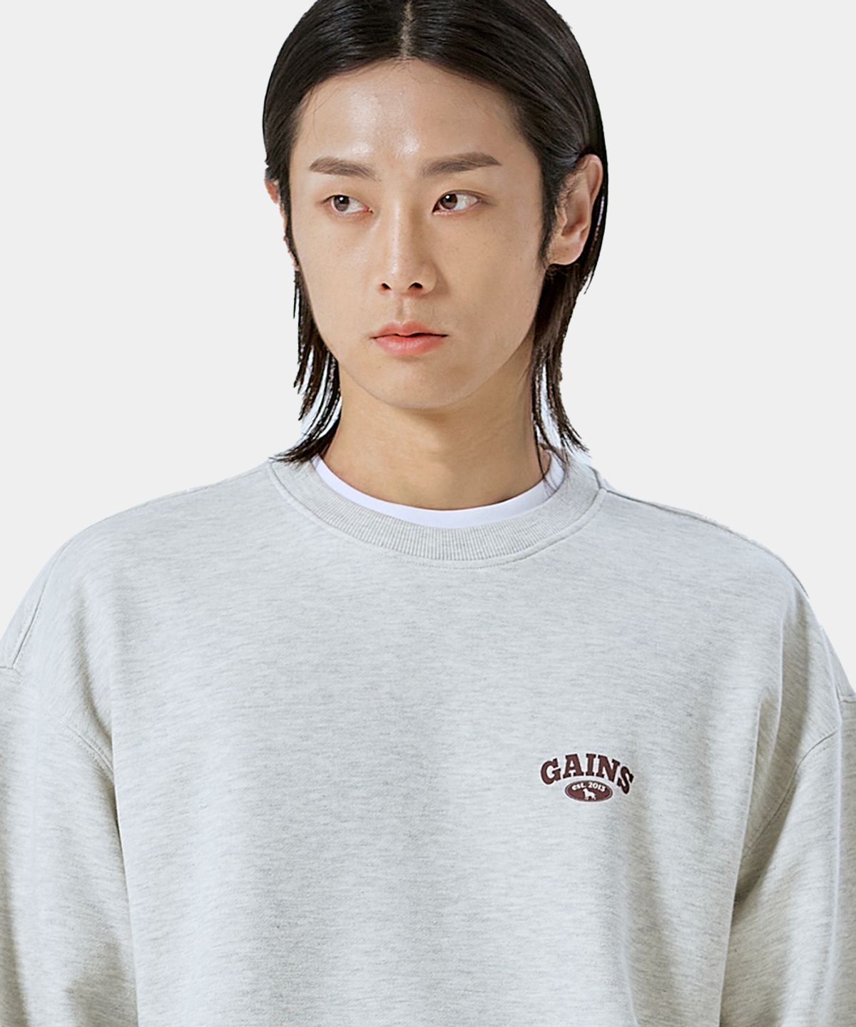 게인스보로(GAINSBORO) 스몰 골든로고 맨투맨_오트밀