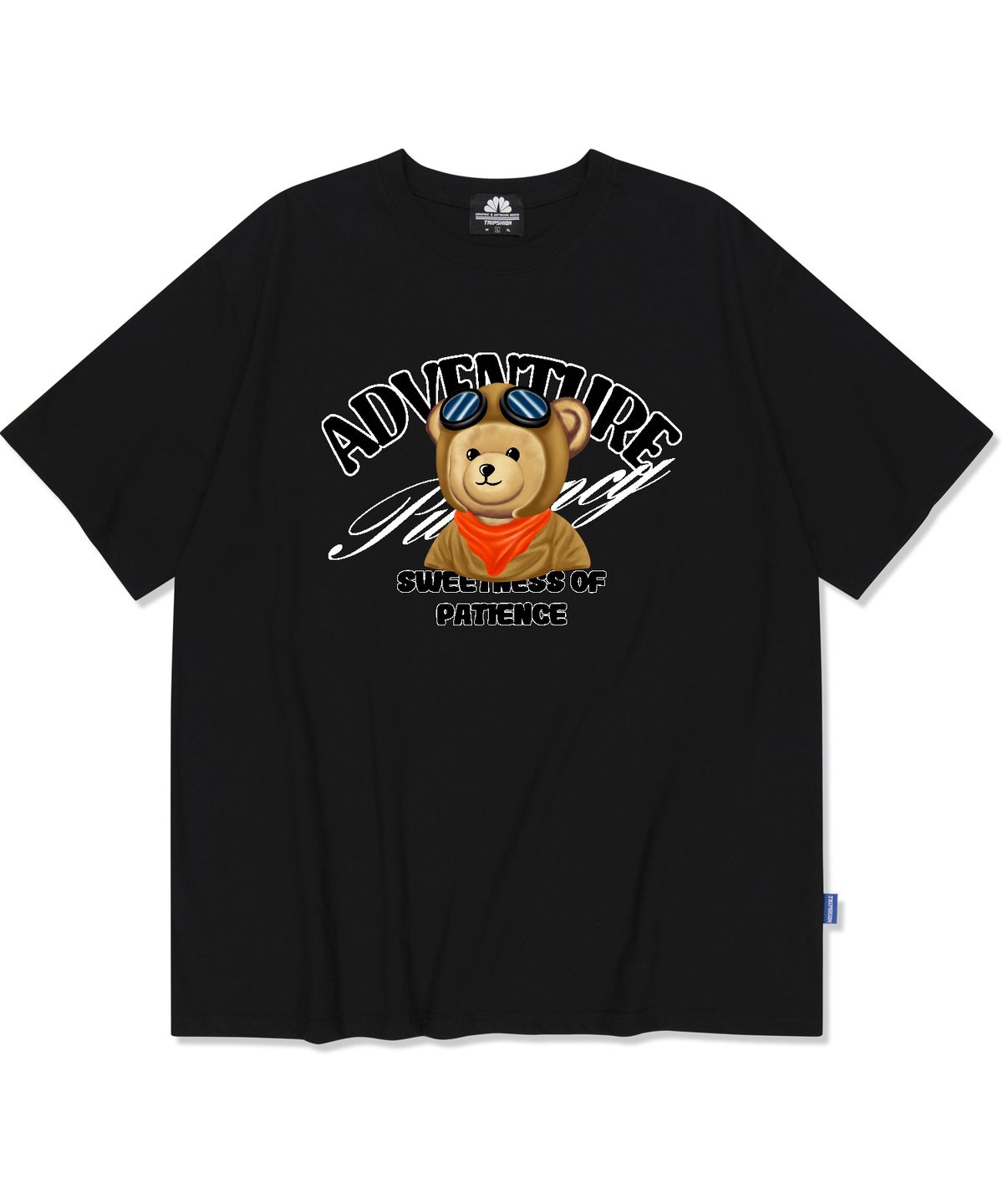 트립션(TRIPSHION) PILOT BEAR GRAPHIC 티셔츠 - 블랙