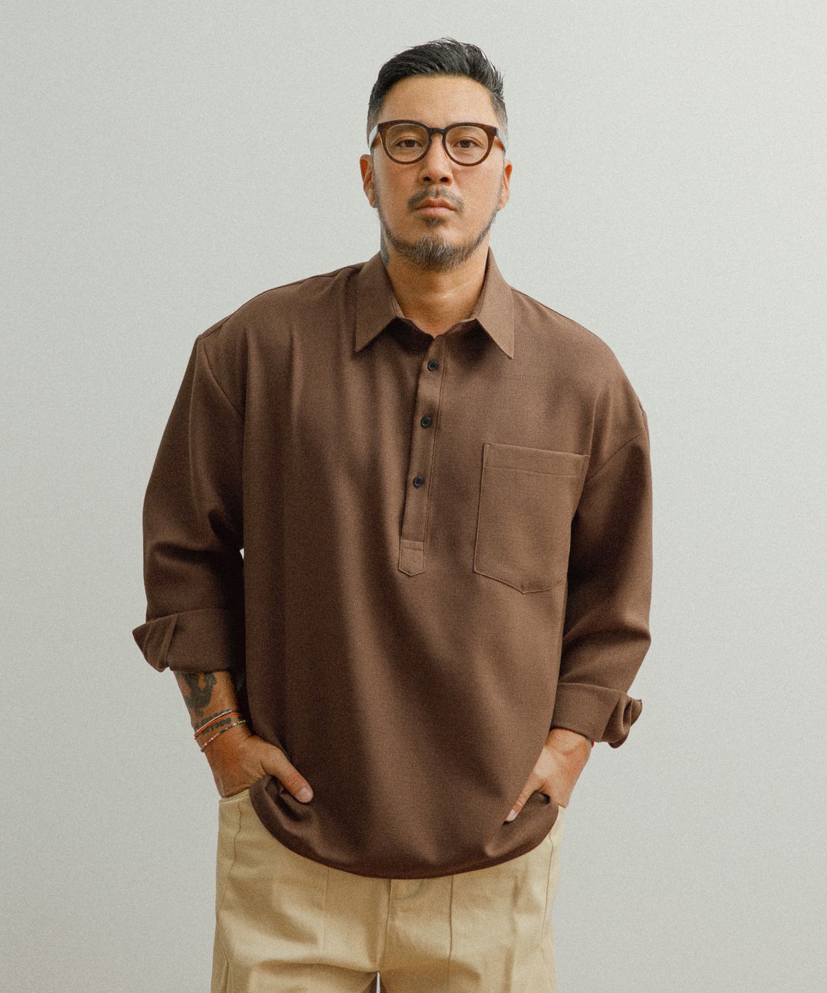 러기드하우스(RUGGED HOUSE) 이브닝 오버핏 반오픈 셔츠 브라운