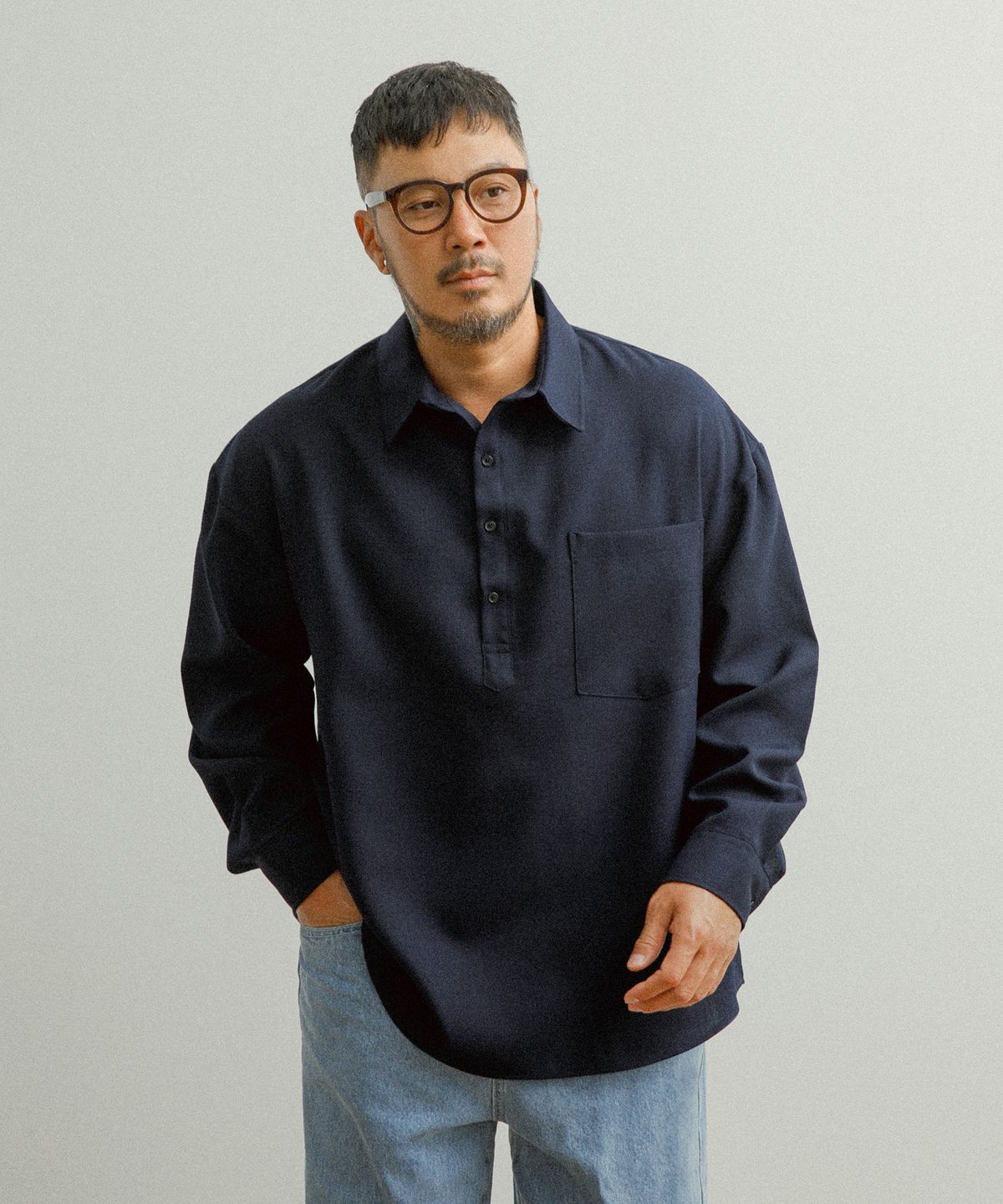 러기드하우스(RUGGED HOUSE) 이브닝 오버핏 반오픈 셔츠 네이비