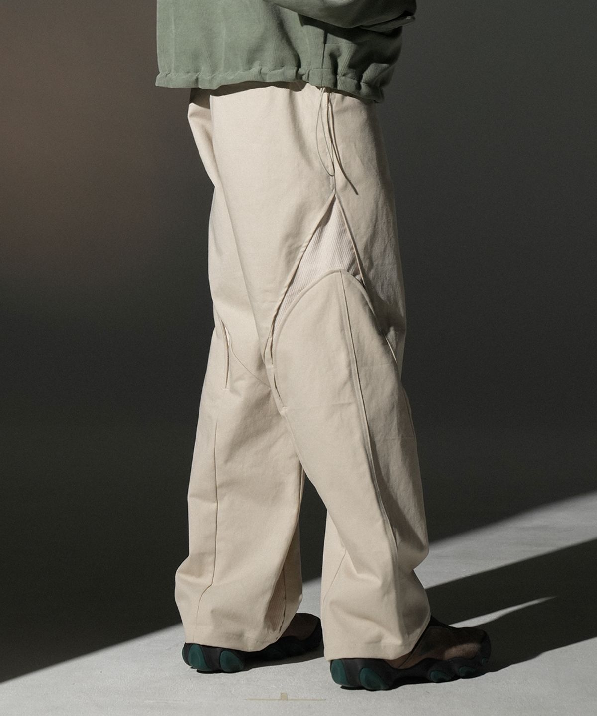 그레일즈(GRAILZ) HYBRID CORDUROY PANTS [IVORY]