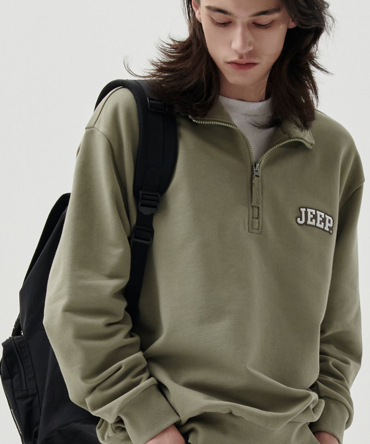 지프(JEEP) 아플리케 작은 로고 반넥 맨투맨 (JP5TSU836KH)