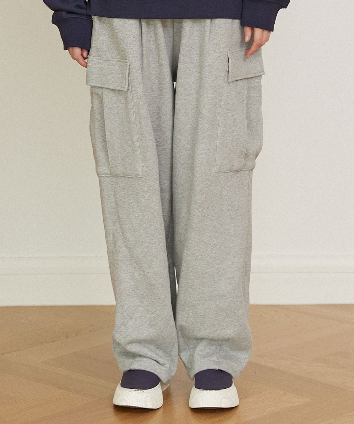 꼬모니노즈(COMONINOZ) BALOON CARGO SWEATPANTS [3 COLOR]