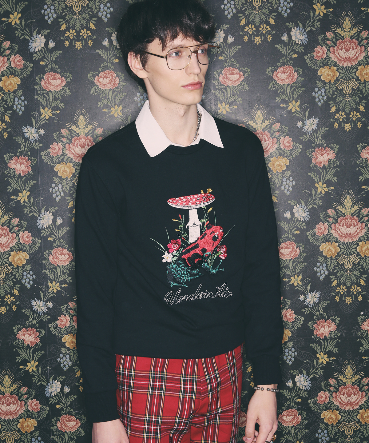 언더에어(UNDERAIR) Frog Star Sweat Shirt - Black