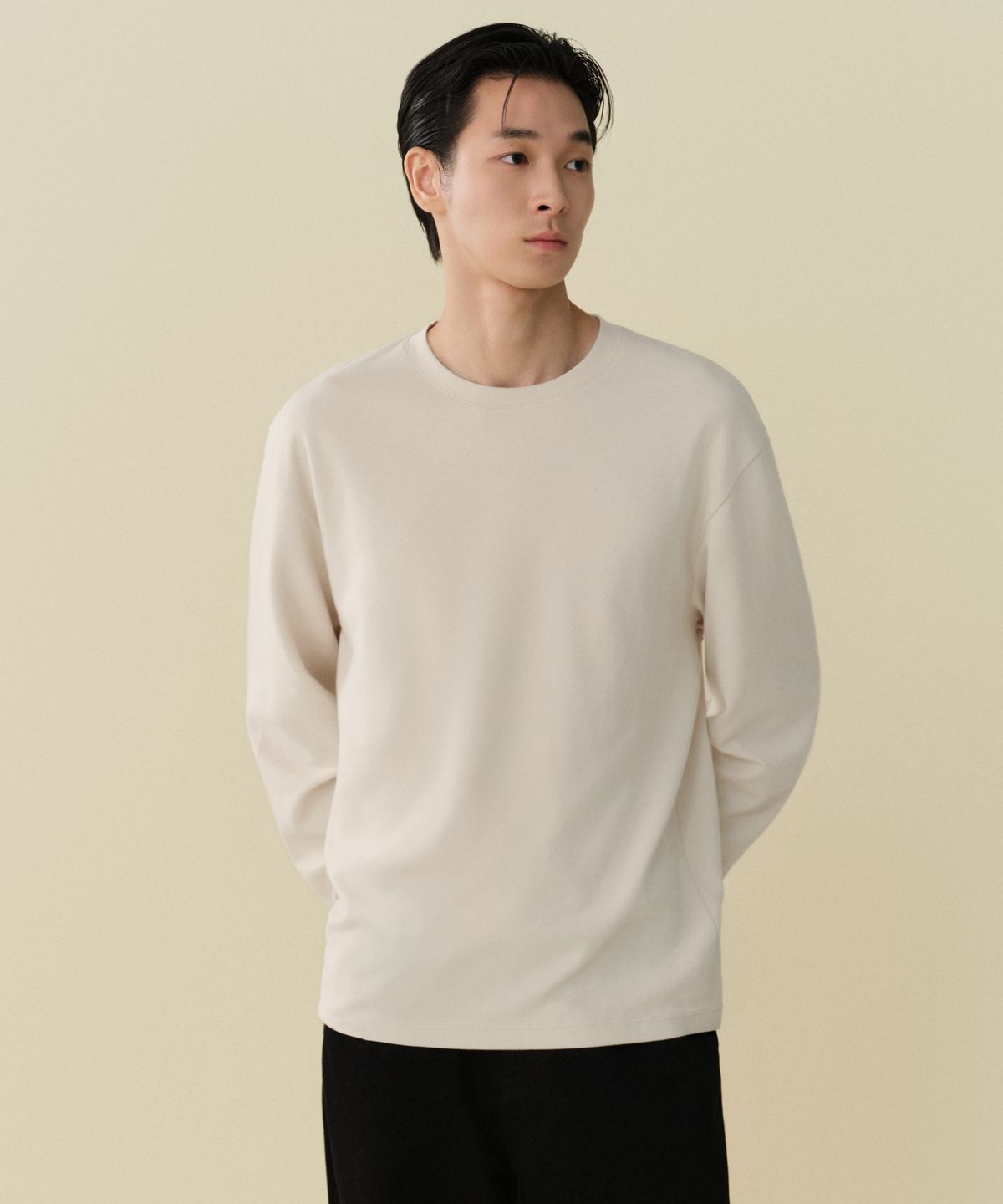 무신사 스탠다드(MUSINSA STANDARD) [힛탠다드] 크루 넥 긴소매 티셔츠 [에크루]