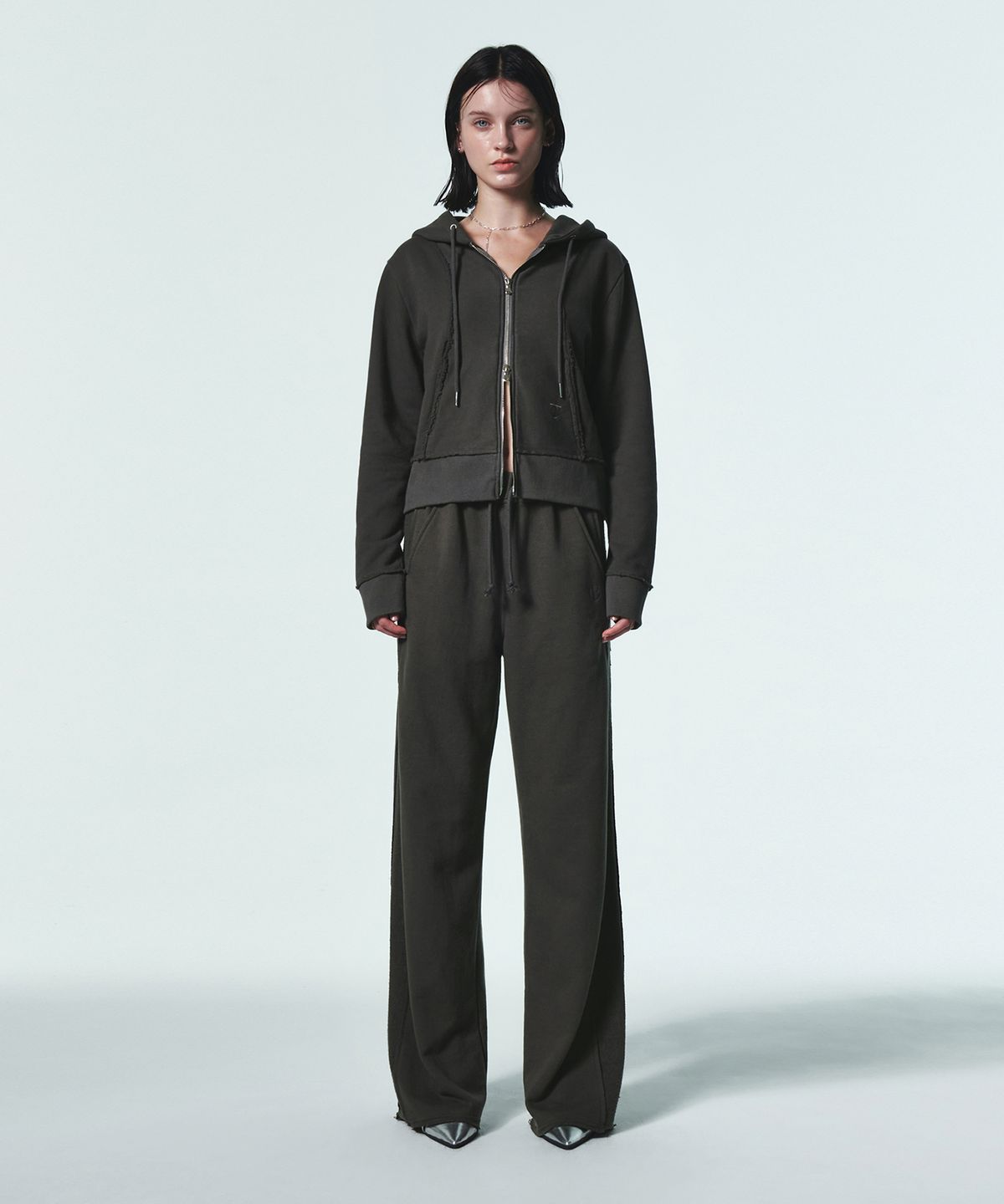 커렌트(CURRENT) SIDE DETAIL SWEAT PANTS [CHARCOAL]