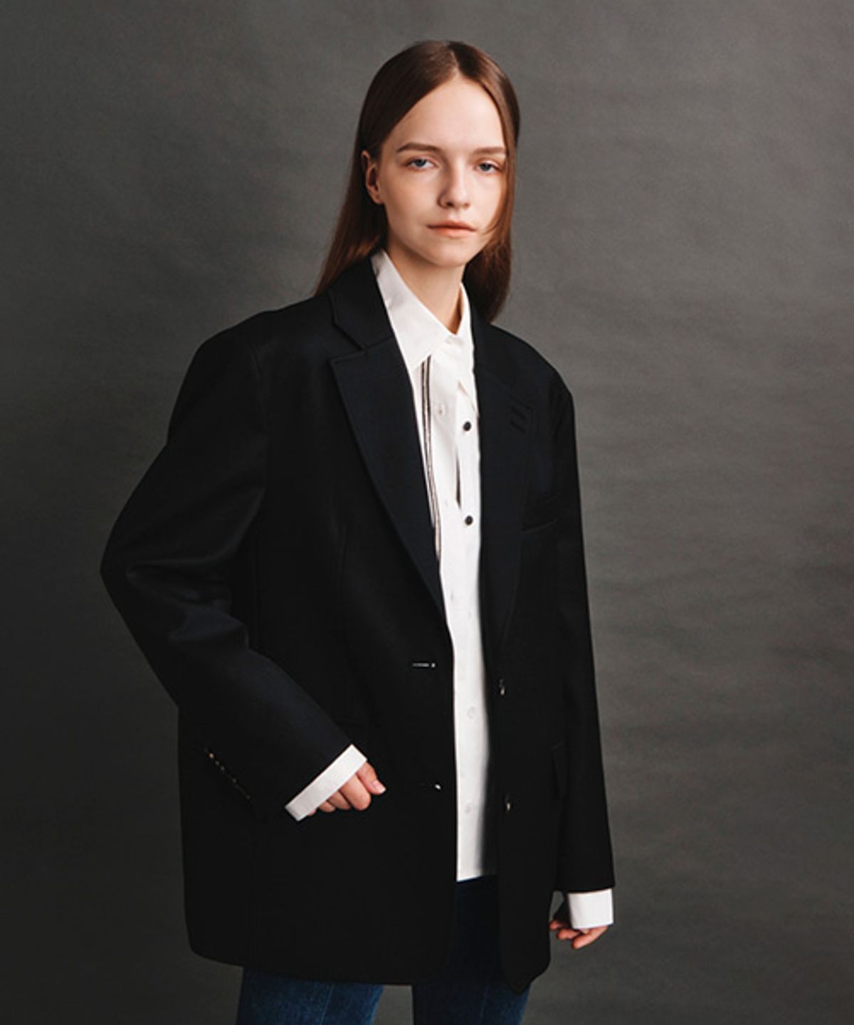 아바몰리(AVA MOLLI) OVERSIZED TWO-BUTTON JK (BLACK)