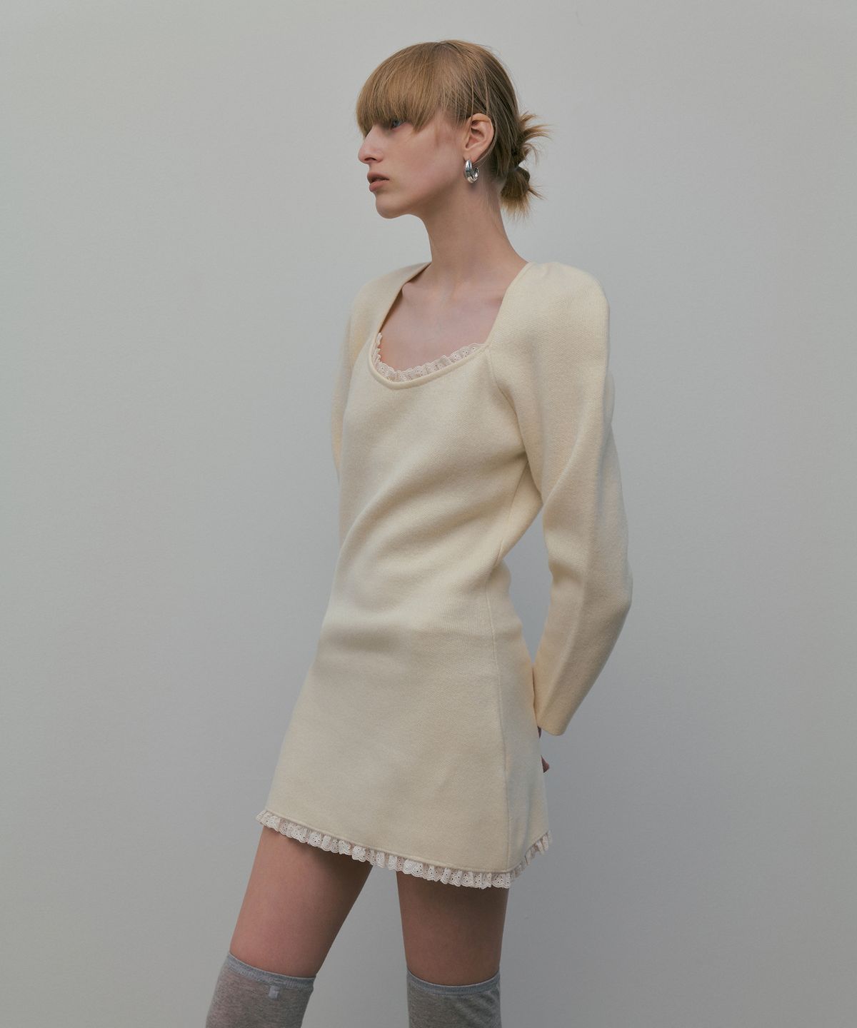 오버듀플레어(OVERDUEFLAIR) LACE TRIMMING KNIT OPS_CREAM BUTTER
